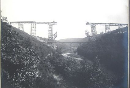 Müngstener Brücke im Bau