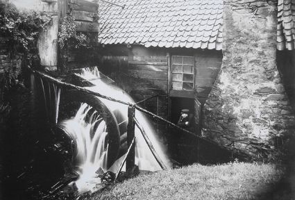 Kotten mit Wasserrad, aufgenommen um 1900