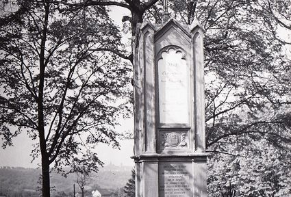 Das Adolf-Clarenbach-Denkmal in Lüttringhausen nahe der Ortschaft Buscherhof