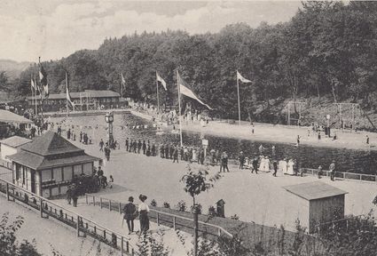 Das Freibad Eschbachtal festlich geschmückt im Jahr seiner Eröffnung 1912